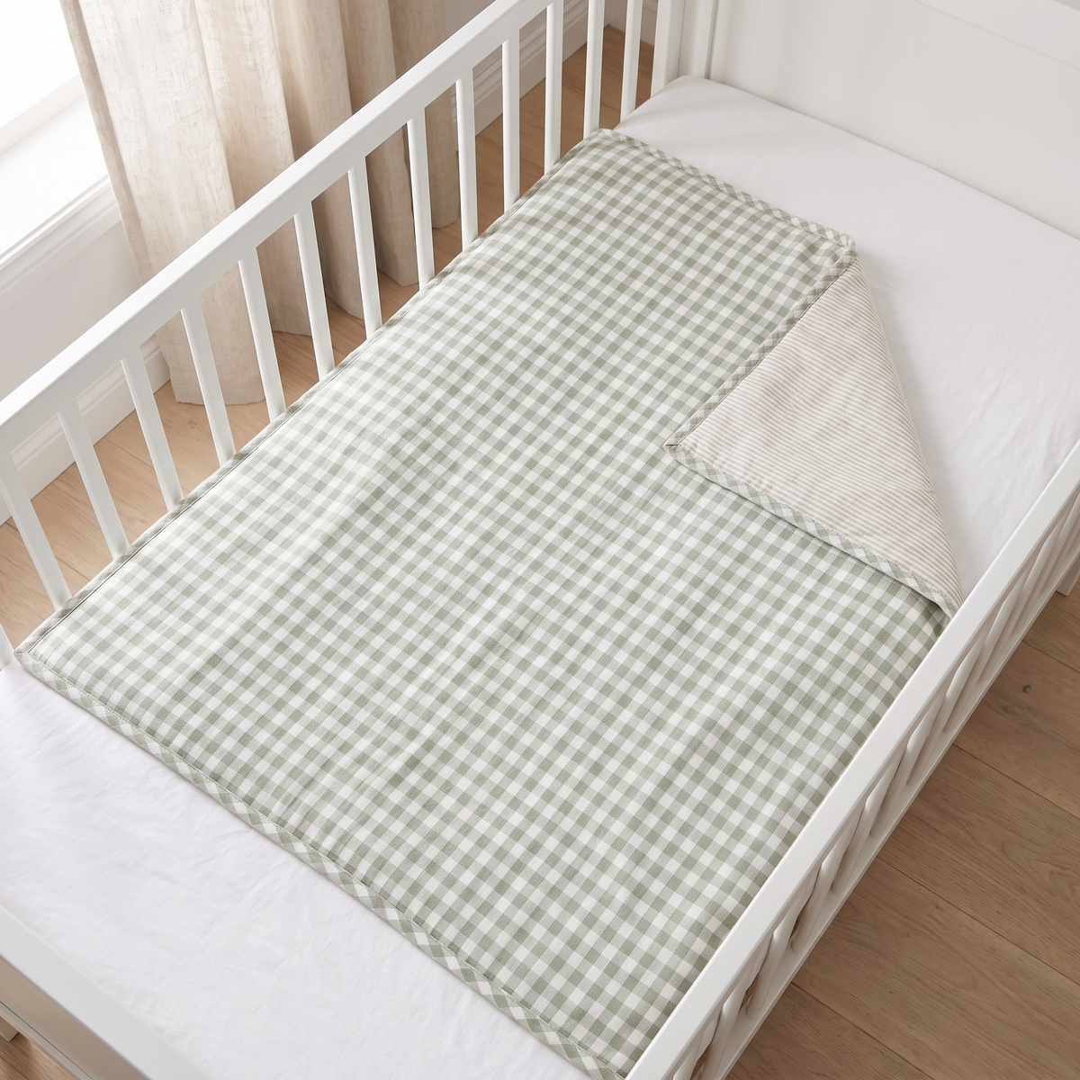 Reversible Linen Cot Quilt with Gingham and Stripe Sides – 100 x 120 cm