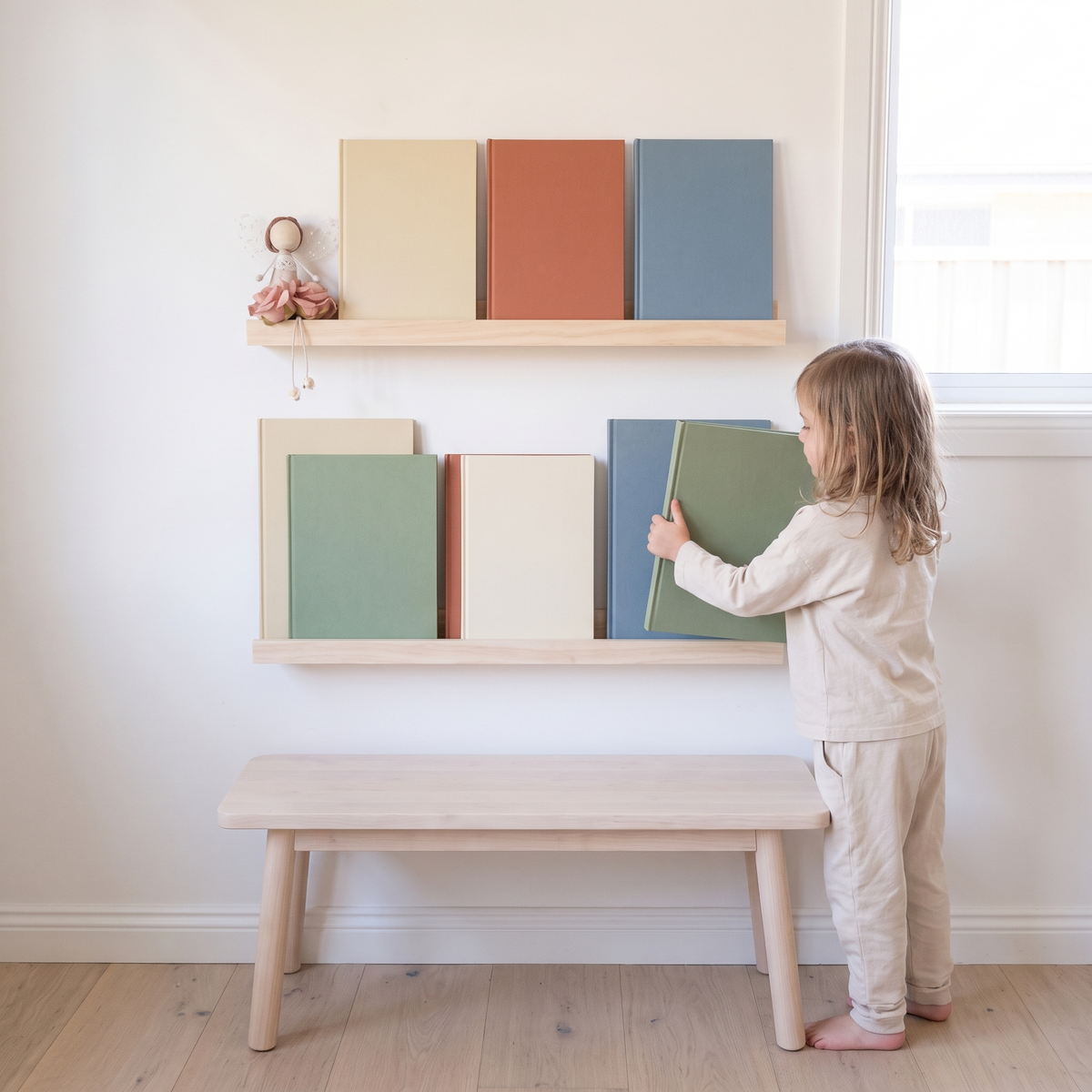 Wall-Mounted Book and Picture Display Ledge – Natural Wood, 60 cm